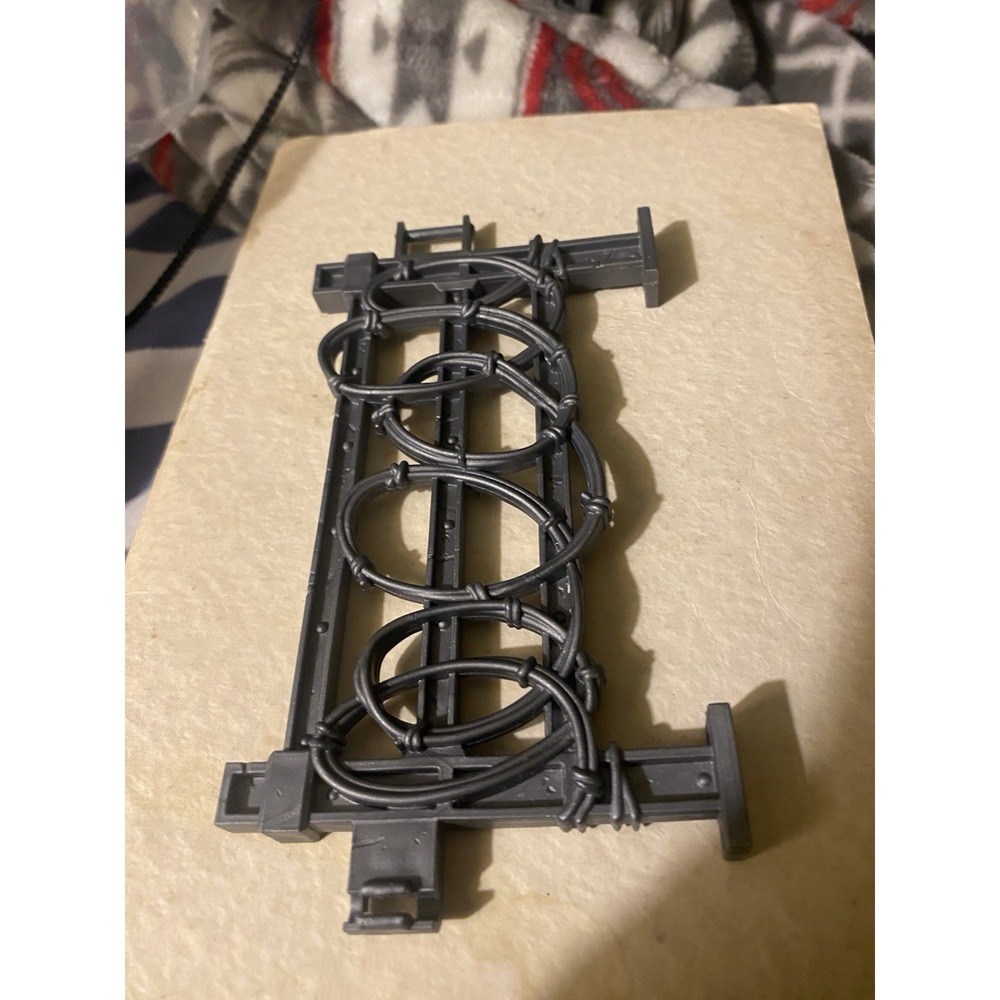 Chap Mei Barbed Wire Fence Barricade Panel Gray 1:18 for 3-3/4" Action Figure - Picture 3 of 4